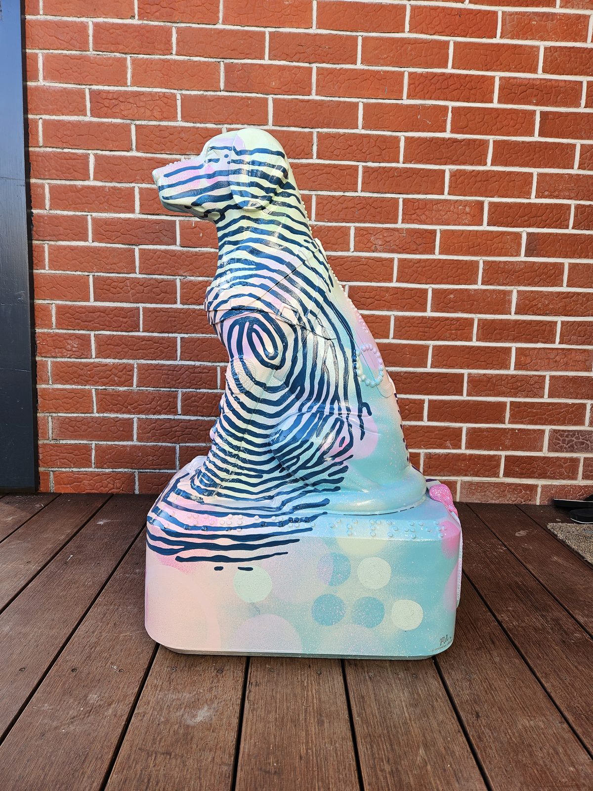 Louis Braille sculpture — close side view of the finished striped design